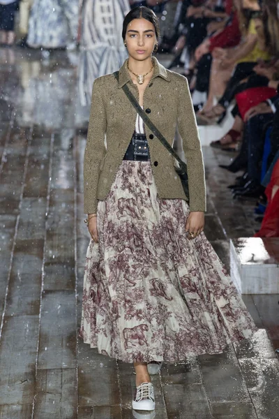 Look 30